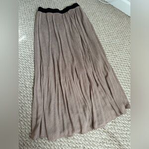 Adrianna Papell pleated flowy high waisted midi skirt (XS)